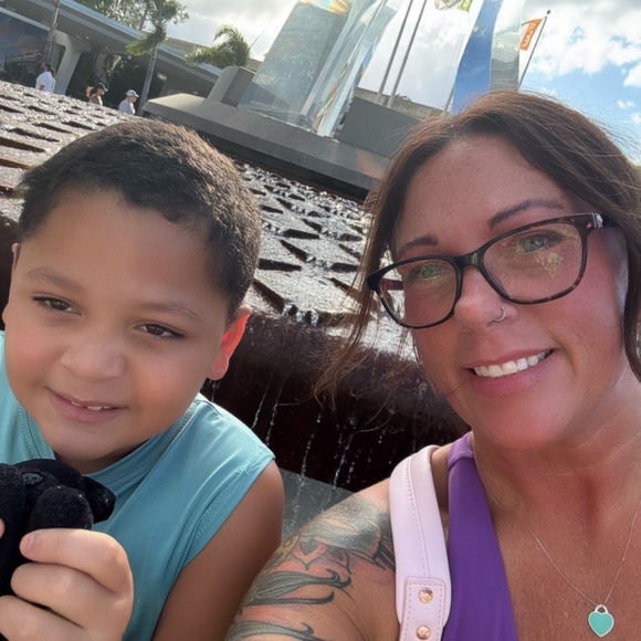 Hi and welcome to my closet😊 - Picture 7 of 7